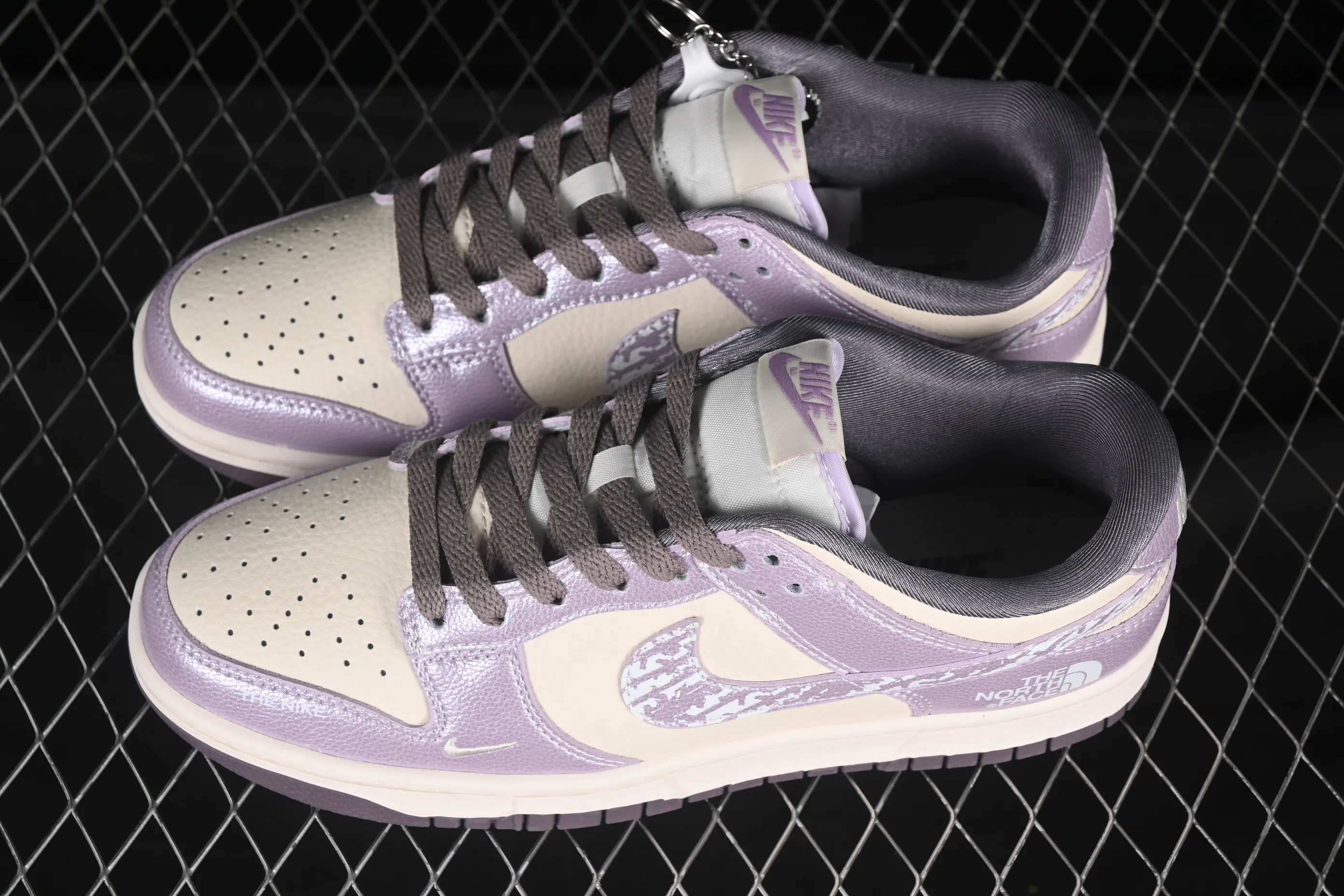 All categories Nk SB Dunk Series Nk SB Dunk Low High-end customized low-top sneakers Nike SB Dunk Low North Series Glossy purple hook Anniversary high-end customized low-top casual sneakers KK1333-039
